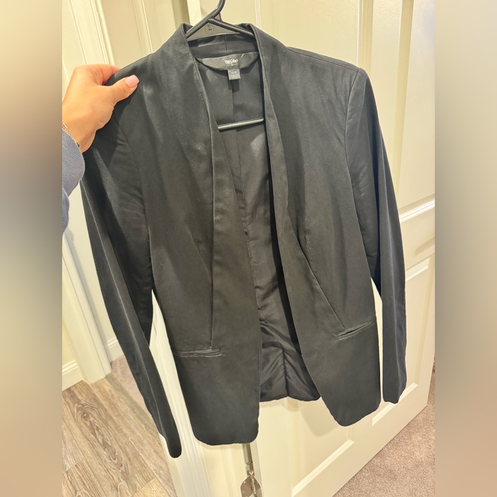 BLACK BLAZER
